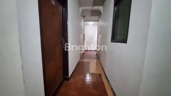 image RUMAH TOMANG 2 LANTAI PLUS KOST 15 PINTU LANGSUNG CUAN (6)