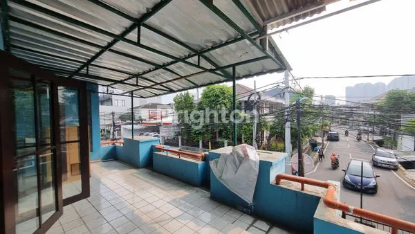 image RUMAH TOMANG 2 LANTAI PLUS KOST 15 PINTU LANGSUNG CUAN (7)