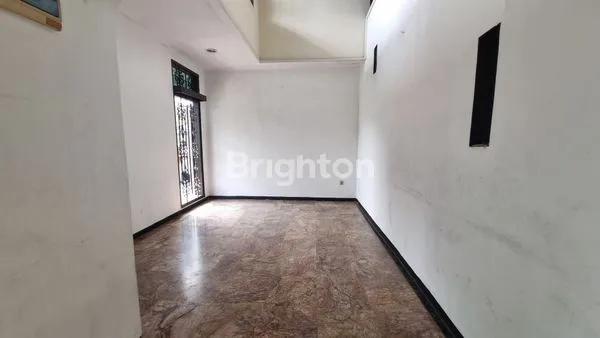 image RUMAH TOMANG 2 LANTAI PLUS KOST 15 PINTU LANGSUNG CUAN (3)