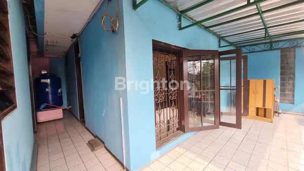 image RUMAH TOMANG 2 LANTAI PLUS KOST 15 PINTU LANGSUNG CUAN (8)