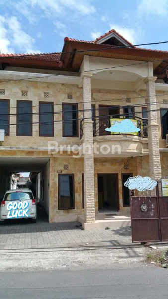 image DISEWAKAN RUMAH DENGAN HALAMAN LUAS LOKASI STRATEGIS (1)