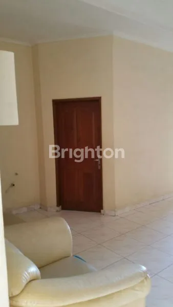 image DISEWAKAN RUMAH DENGAN HALAMAN LUAS LOKASI STRATEGIS (4)