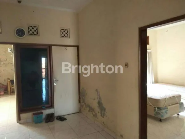 image DISEWAKAN RUMAH DENGAN HALAMAN LUAS LOKASI STRATEGIS (5)