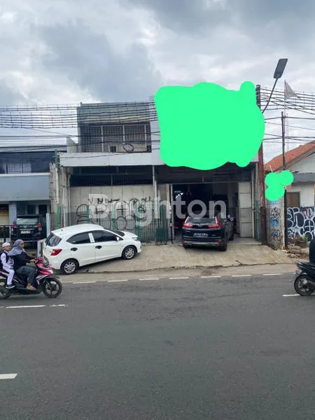 RUKO DUA LANTAI DI KAWASAN LAKSAMANA MALAHAYATI JAKARTA TIMUR