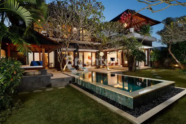 image FULLY FURNISH TRADISIONAL MODERN VILLAS WITH MODERN STALLE (1)