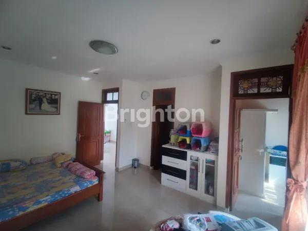 image RUMAH DI BOULEVARD KOTAWISATA CIBUBUR DENGAN 6 KAMAR TIDUR SHM DEKAT DENGAN LIVING WORLD MALL, SPORT CENTER DAN PINTU TOL NAGRAK KOTAWISATA (2)