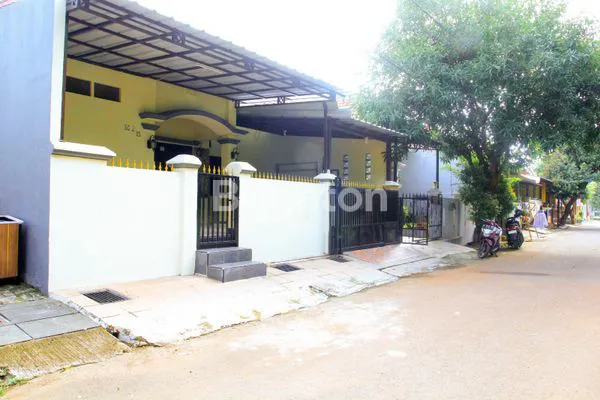 RUMAH MODERN RAPI SIAP HUNI BONUS BANYAK DEKAT KOTA WISATA