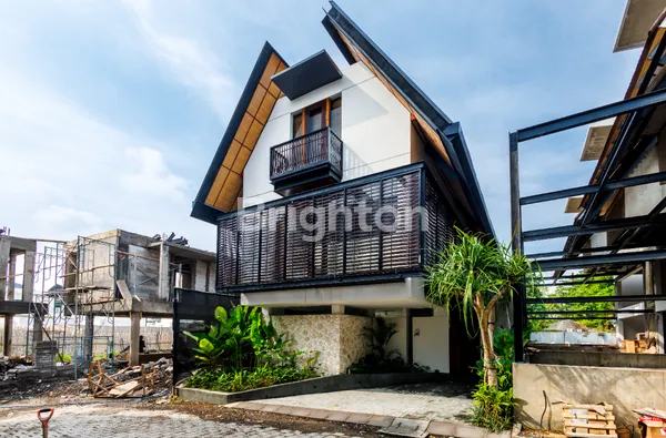 COMBINATION BALI AND WESTERN INTERIOR DESIGN VILLA, SALE FOR FREEHOLD OR LEASEHOLD IN CENTRE OF CANGGU