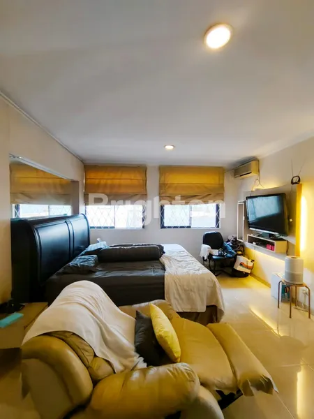 image RUMAH HOEK DURI KEPA JAKARTA BARAT BEBAS BANJIR SEMI FURNISH (2)