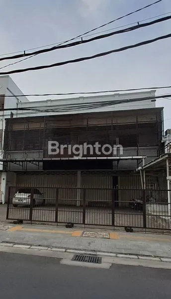 image TERLIHAT DAN HANYA 10M KE JALAN BASUKI RAHMAT RUKO 2 LANTAI YANG SANGAT STRATEGIS COCOK UNTUK RESTO KLINIK BANK KANTOR DAN USAHA LAINNYA. SELANGKAH KE TUNJUNGAN PLAZA JALAN PEMUDA PANGLIMA SUDIRMAN (1)