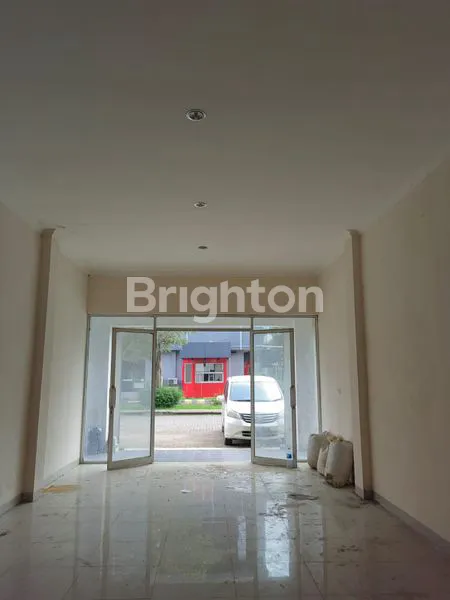 RUKO 3 LANTAI DI KOMP BASILIKA CELENTANG PALEMBANG, SUMSEL, INDONESIA