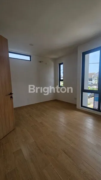 image RUMAH 2 LANTAI NEW GRESS LOKASI CIAMIK DEPAN TAMAN, MODERN INDUSTRIAL, SUTOREJO (3)