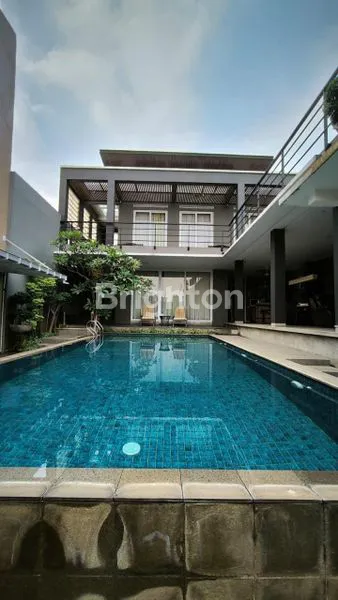 image HUNIAN MEWAH DENGAN KOLAM RENANG DAN MINI BAR DI DEPOK (1)