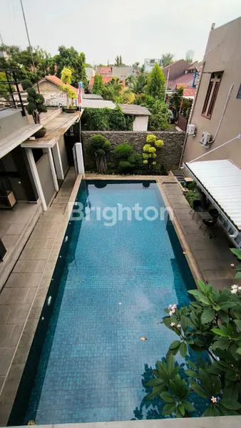 image HUNIAN MEWAH DENGAN KOLAM RENANG DAN MINI BAR DI DEPOK (2)