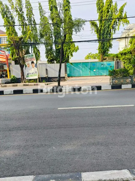 DI SEWAKAN TANAH 0 JALAN UTAMA SANGAT STATEGIS