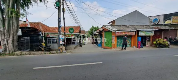 image RUMAH LAMA PINGGIR JALAN LAYAK HUNI 3 LANTAI (4)
