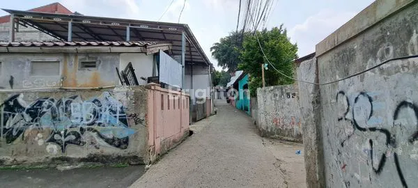 image RUMAH LAMA PINGGIR JALAN LAYAK HUNI 3 LANTAI (3)