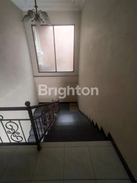 image RUMAH MEWAH CLASSIC DEKAT KAMPUS STMIK (7)