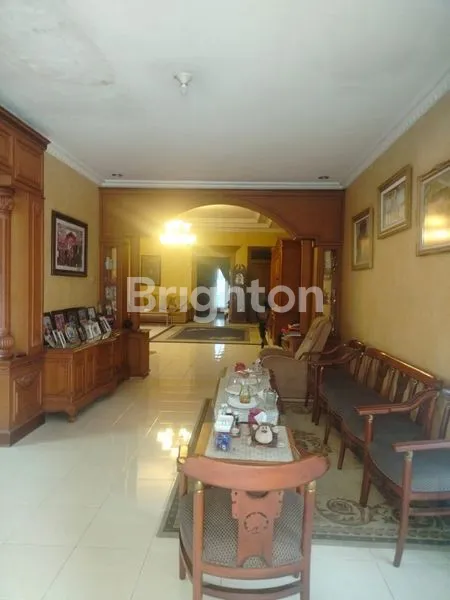 image RUMAH MEWAH CLASSIC DEKAT KAMPUS STMIK (3)