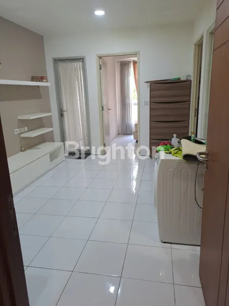 image APARTEMEN MURAH 2BR EAST COAST RESIDENCE PAKUWON CITY ADA BALKON DAN VIEW KOLAM RENANG (3)
