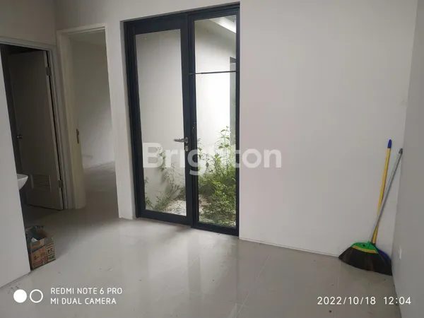 image RUMAH KEREN MODERN MINIMALIS DI PERUMAHAN GRAND SUNRISE MENGANTI (4)