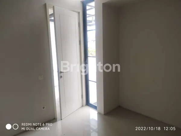 image RUMAH KEREN MODERN MINIMALIS DI PERUMAHAN GRAND SUNRISE MENGANTI (8)