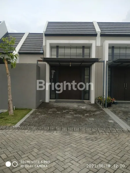 image RUMAH KEREN MODERN MINIMALIS DI PERUMAHAN GRAND SUNRISE MENGANTI (1)