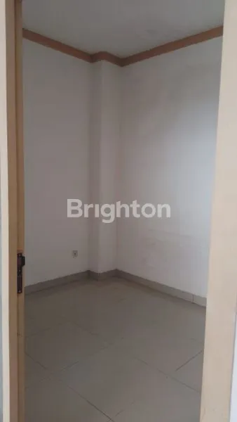 image GEDUNG 4 LANTAI NOL JALAN RAYA PERAK SELANGKAH KE PELABUHAN, TOL PERAK, TENGAH KOTA STRATEGIS  SIAP PAKAI, LAHAN PARKIR LUAS (4)