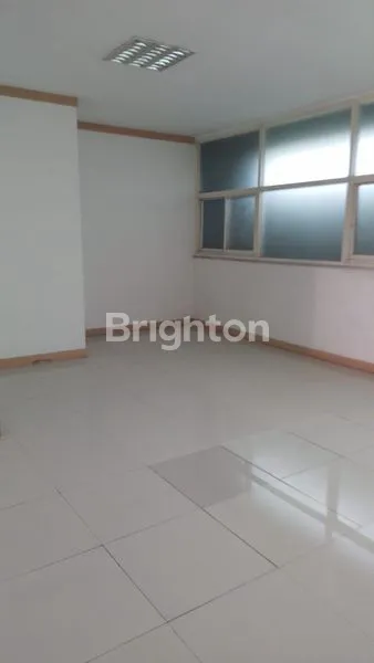 image GEDUNG 4 LANTAI NOL JALAN RAYA PERAK SELANGKAH KE PELABUHAN, TOL PERAK, TENGAH KOTA STRATEGIS  SIAP PAKAI, LAHAN PARKIR LUAS (6)