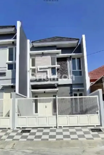 image RUMAH MINIMALIS GRESS 2LT TENGAH KOTA (1)