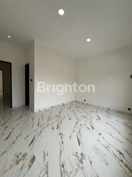 image RUMAH TENGGILIS 2 LANTAI BARU GRESS MINIMALIS SCANDINAVIAN BERPAGAR BEBAS BANJIR DEKAT RAYA TENGGILIS JEMURSARI KENDANGSARI RUNGKUT BARUK KUTISARI (7)