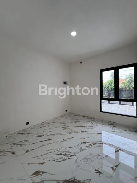 image RUMAH TENGGILIS 2 LANTAI BARU GRESS MINIMALIS SCANDINAVIAN BERPAGAR BEBAS BANJIR DEKAT RAYA TENGGILIS JEMURSARI KENDANGSARI RUNGKUT BARUK KUTISARI (4)