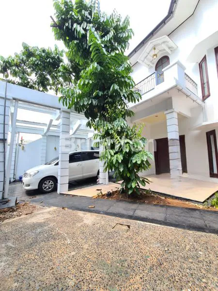 DI SEWA RUMAH MEWAH 2 LANTAI DI CILANDAK TIMUR