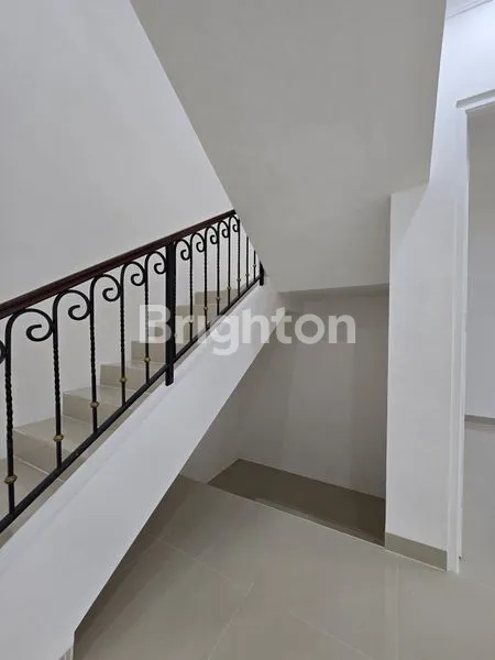 image RUMAH SIAP HUNI 2 LANTAI DI LEGENDA WISATA CIBUBUR GUNUNG PUTRI BOGOR (8)