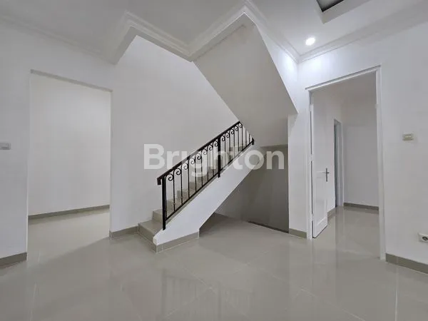 image RUMAH SIAP HUNI 2 LANTAI DI LEGENDA WISATA CIBUBUR GUNUNG PUTRI BOGOR (4)