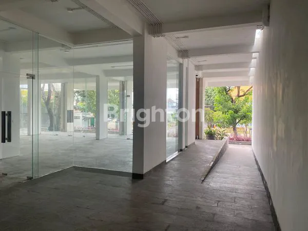 image GEDUNG 4 LANTAI DI BY PASS NGURAH RAI BENOA (3)