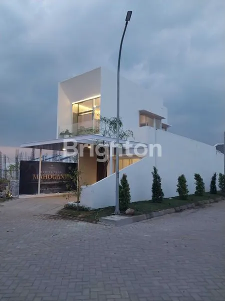 image RUMAH BAGUS 2 LANTAI DENGAN KOLAM RENANG BUDURAN SIDOARJO (3)