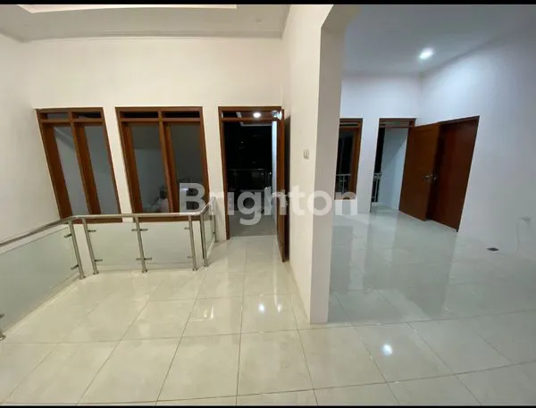 image RUMAH GAGAH DIPADASUKA SIAPHUNI LANGSUNG BAWA KOPER (6)