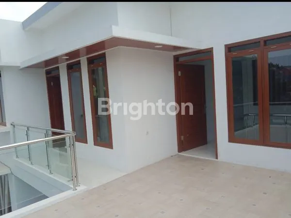 image RUMAH GAGAH DIPADASUKA SIAPHUNI LANGSUNG BAWA KOPER (2)