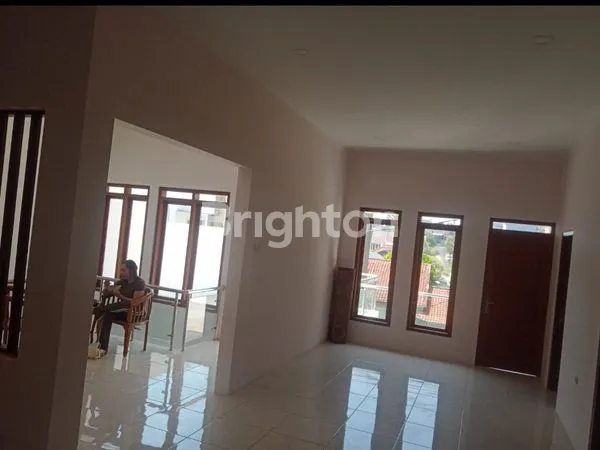 image RUMAH GAGAH DIPADASUKA SIAPHUNI LANGSUNG BAWA KOPER (7)