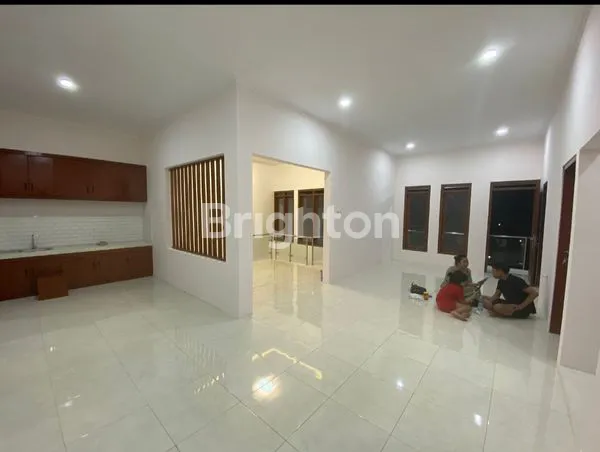 image RUMAH GAGAH DIPADASUKA SIAPHUNI LANGSUNG BAWA KOPER (5)