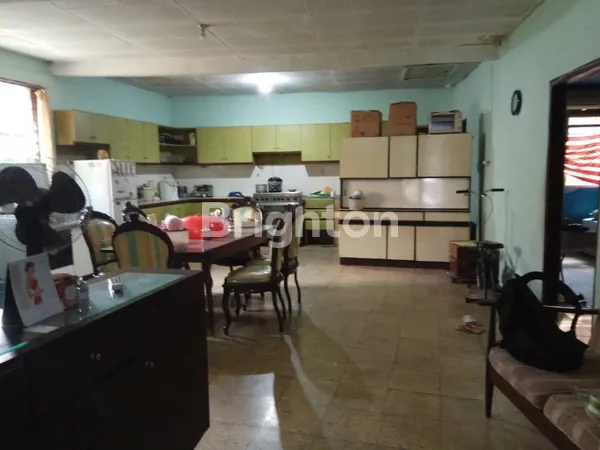 image RUMAH PINGGIR JALAN RAYA  (7)