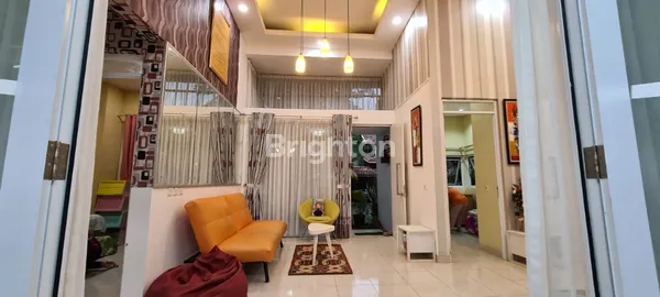 image RUMAH 3 LANTAI  DENGAN VIEW DUA PEGUNUNGUNAN DI GREEN VALLEY SENTUL (7)