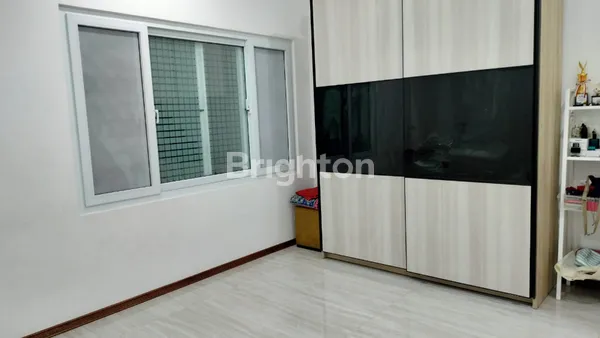 image RUMAH 3 LANTAI  DENGAN VIEW DUA PEGUNUNGUNAN DI GREEN VALLEY SENTUL (8)