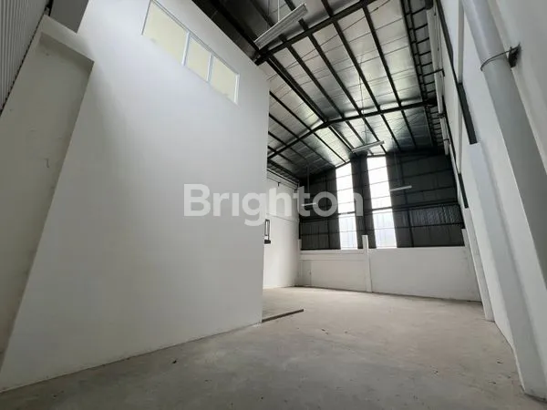 image GUDANG AKR GEM CITY BARU SIAP PAKAI PELABUHAN JIIPE MANYAR GRESIK (5)