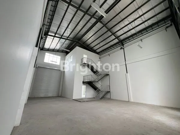 image GUDANG AKR GEM CITY BARU SIAP PAKAI PELABUHAN JIIPE MANYAR GRESIK (4)