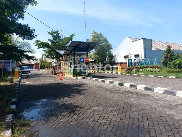 image RUMAH  DI PERUM PERMATA RIVERA GRESIK (4)