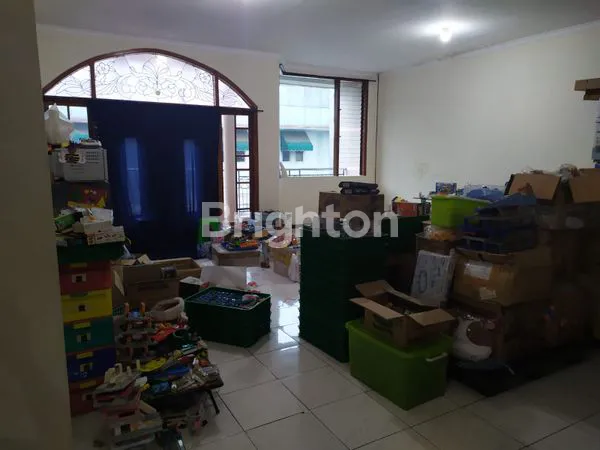 image RUMAH SIAP HUNI LOKASI SANGAT STRATEGIS DAN KOMERSIAL (4)