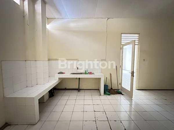 image RUKO 3 LANTAI TENGAH KOTA SOLO DI AREA PERDAGANGAN (7)