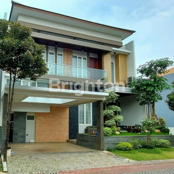 image 2.5 LANTAI RUMAH BARU GRESS SOUTH EMERALD CITRALAND SURABAYA BARAT (1)